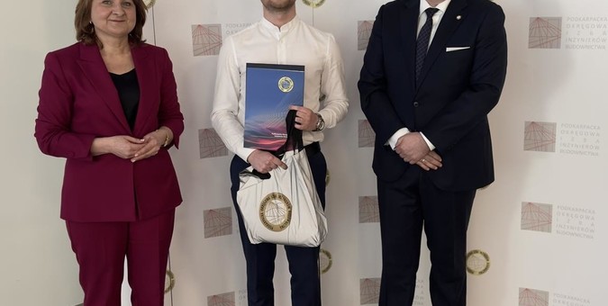 I miejsce: mgr inż. Paweł Rembisz Tytuł pracy: Projekt technologiczny budowy nasypu drogowego z wypełnieniem mieszanką pyłowo żużlową Opiekun: dr inż. Aleksander Duda; Katedra Dróg i Mostów